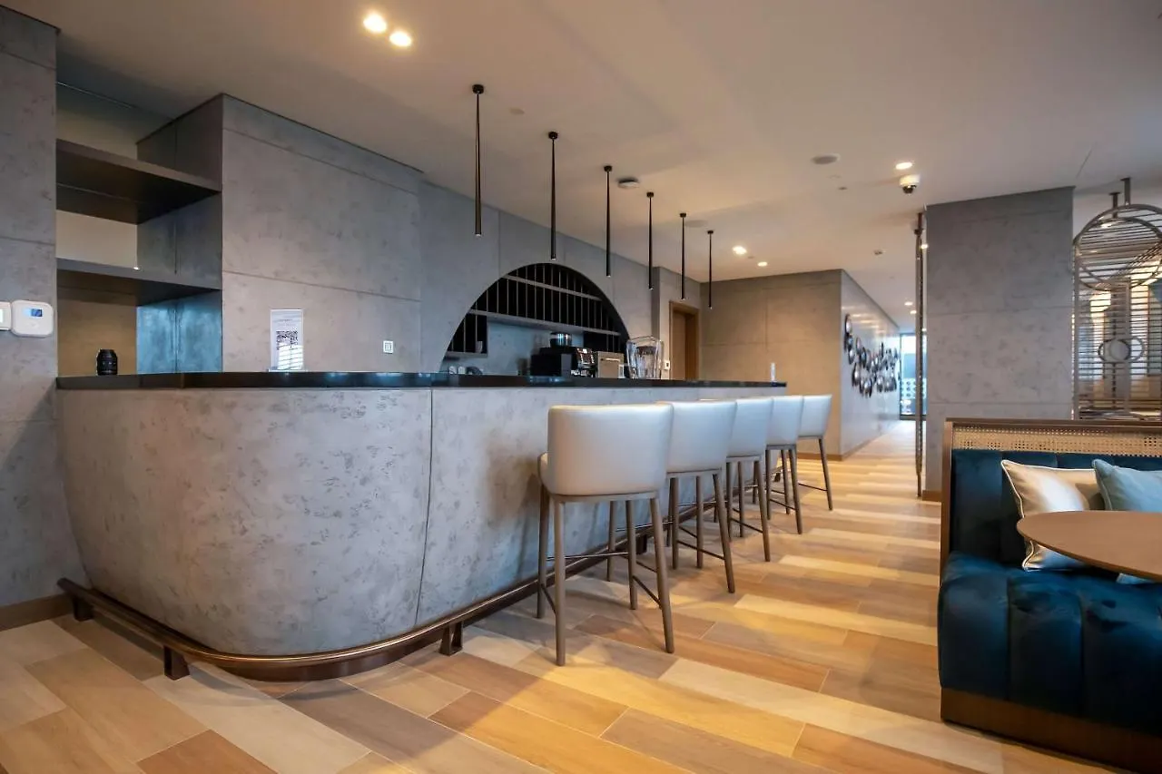 Mercure Dubai Gold District 3*,