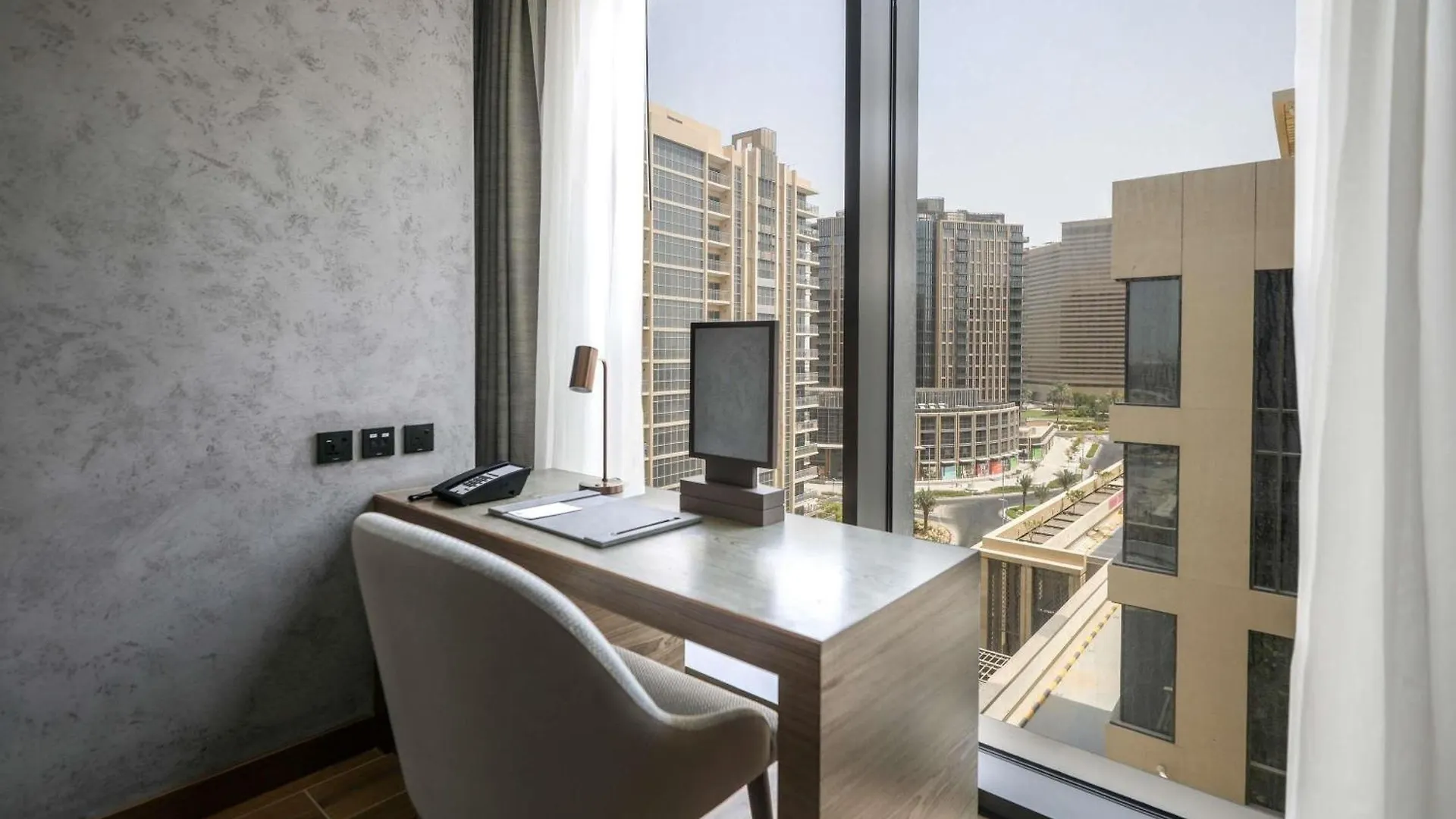 Mercure Dubai Gold District 3*,